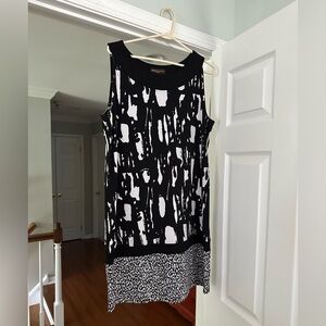 Dana Buchman Black& White perfect Sleeveless Dress, worn once perfect
Condition